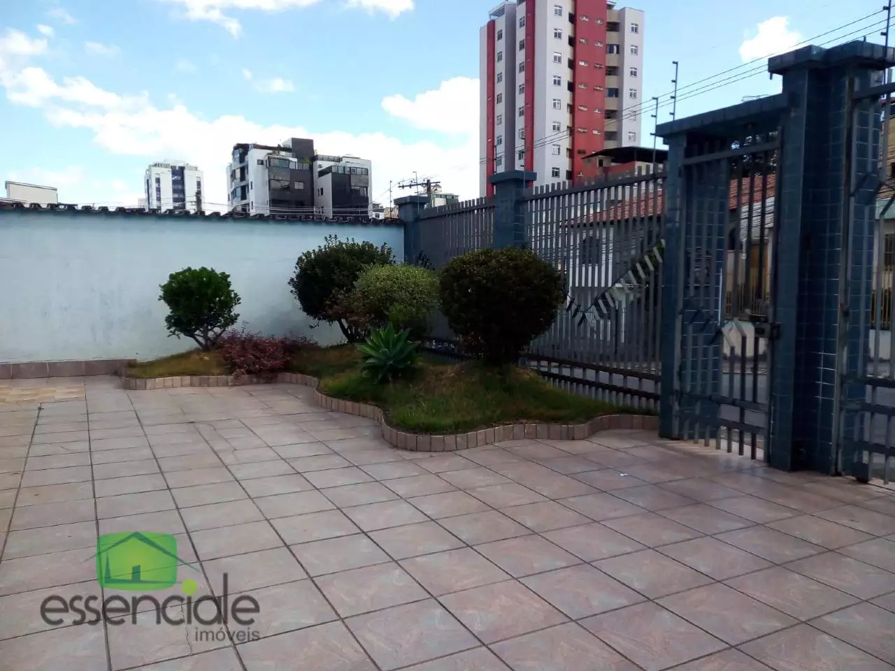 Casa Comercial Santa Cruz em Contagem/MG Próximo a Av. João